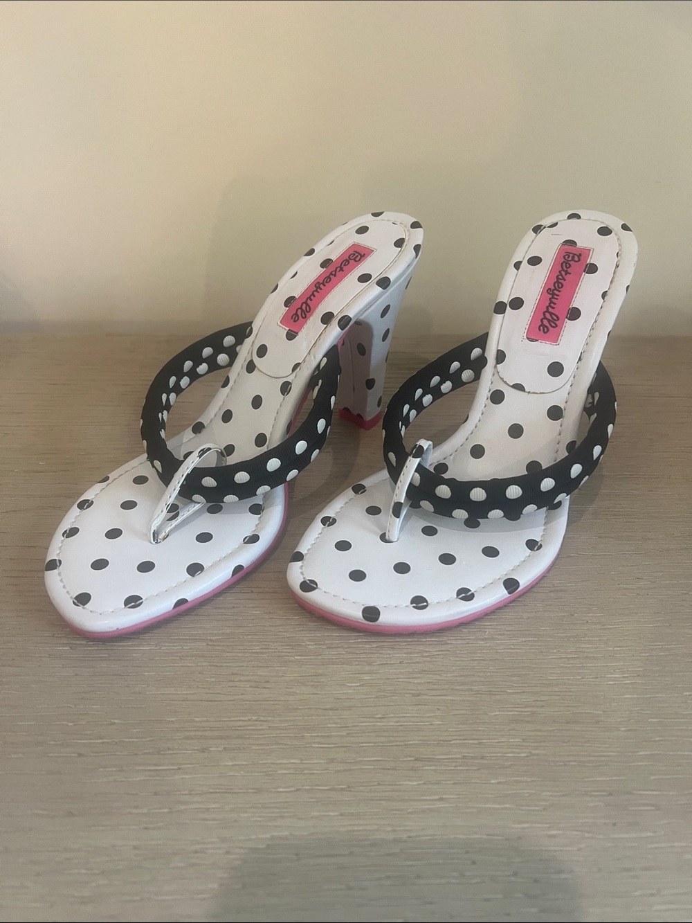 Women’s Betsey Johnson size 6 1/2 heel white and black polkadots with pink